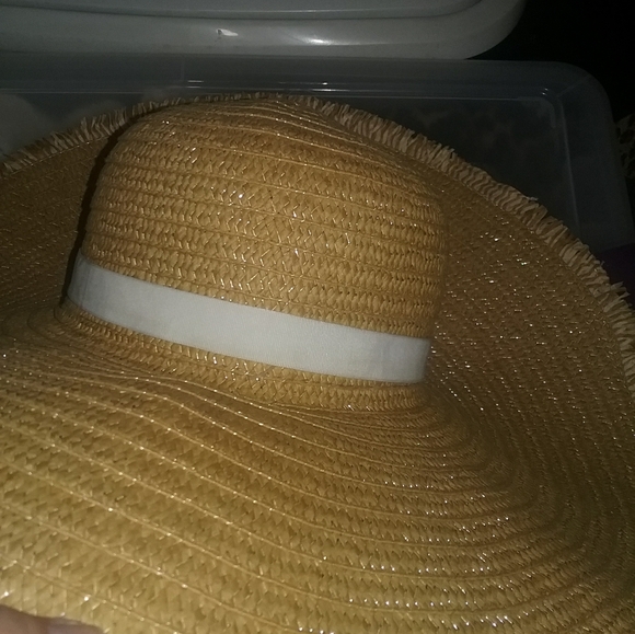 Big Floppy Straw Sun Hat - 8 inch brim all around - Picture 2 of 5